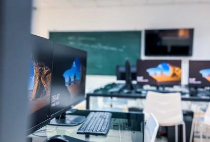 Inovativni studijski programi - Ponuda multidisciplinarnih studijskih programa prilagođenih potrebama modernog tržišta rada.
